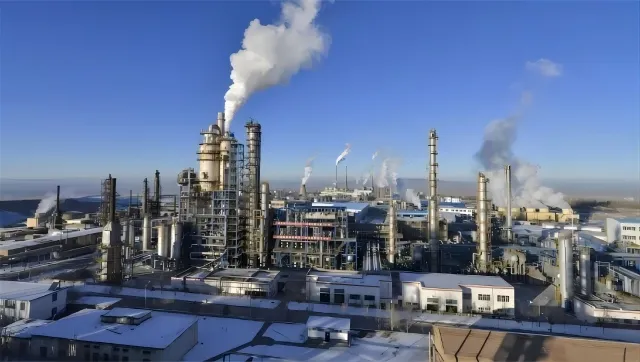 На фотографии изображен вид сверху на старый город Юймэнь